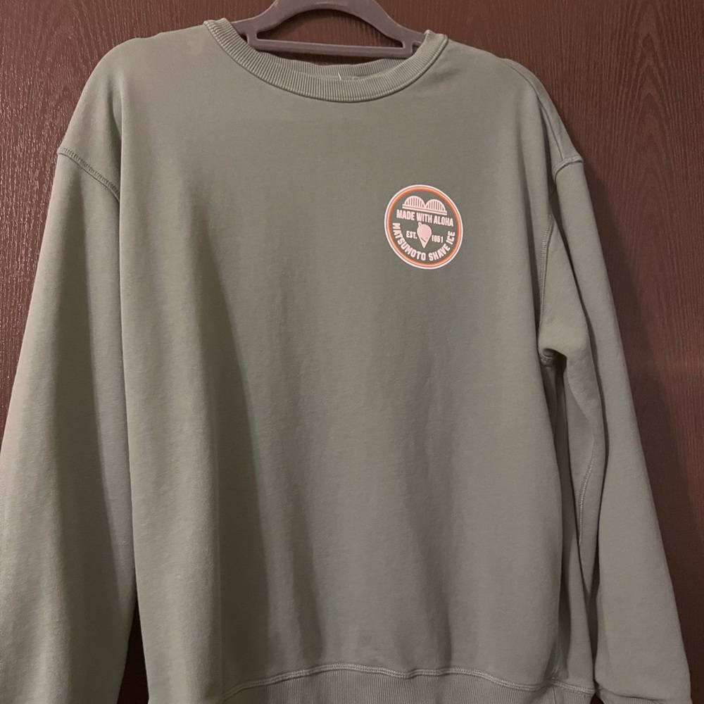 EUC crew neck sweatshirt straight from Hawaii! (XL but fits like a L)